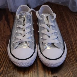 Girls converse